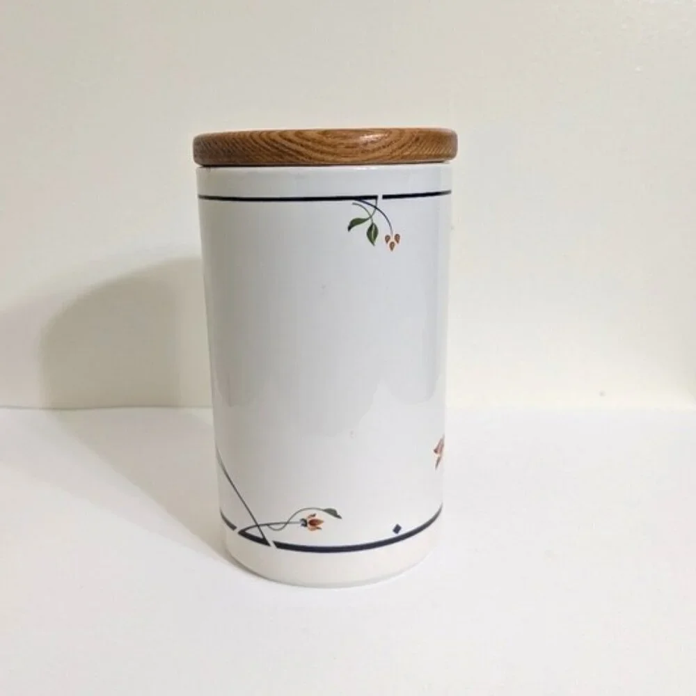 Gorham Ariana Large Ceramic Canister with Wooden Sealed‎ Lid